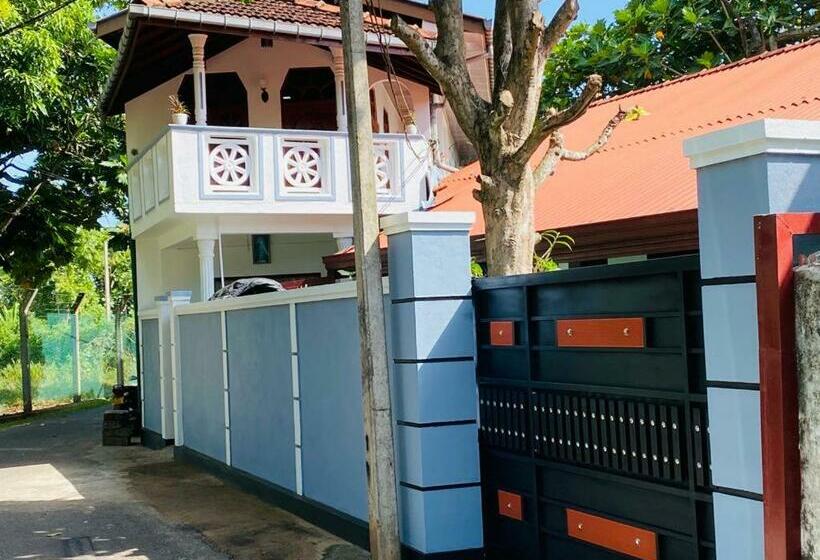 דירה בת חדר שינה 1 עם מרפסת, Antonio Transit Katunayake