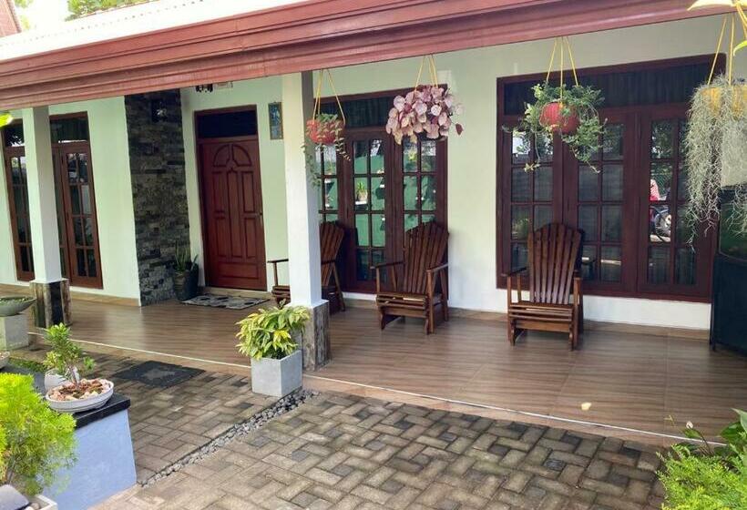 דירה בת חדר שינה 1 עם מרפסת, Antonio Transit Katunayake