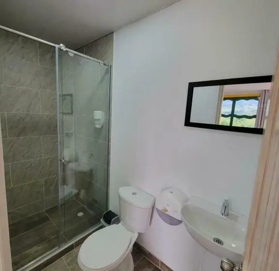 اتاق استاندارد سه نفره, Casona Hotel La Divisa