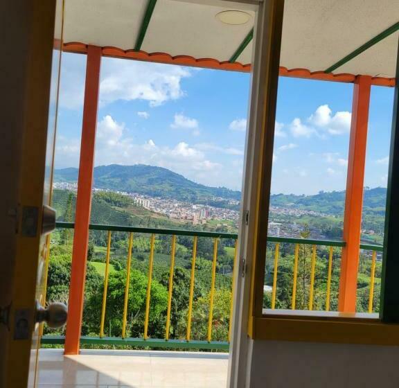 غرفة قياسية ثلاثية, Casona Hotel La Divisa