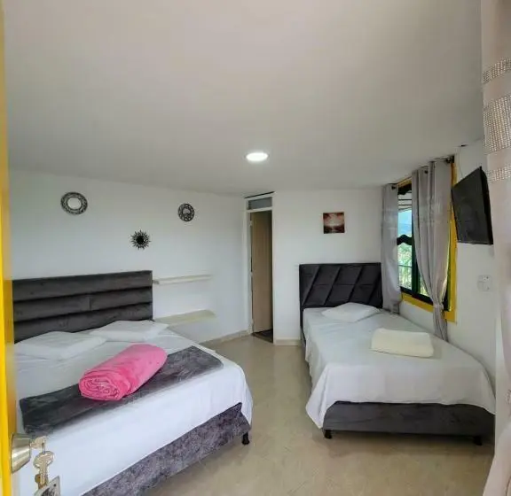 اتاق استاندارد چهار تخته, Casona Hotel La Divisa
