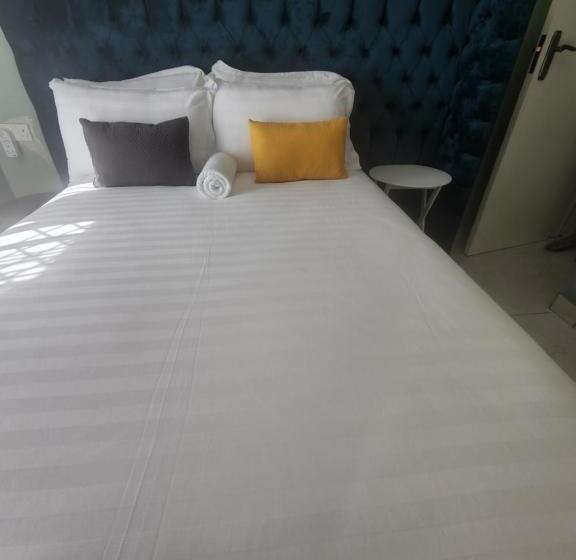 اتاق استاندارد یک نفره, Josmot Guest House