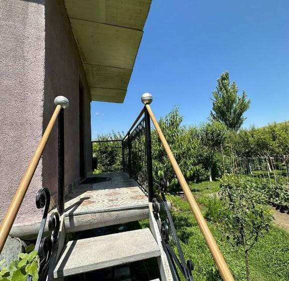 Номер Стандарт Вид на Сад, Nor Takh