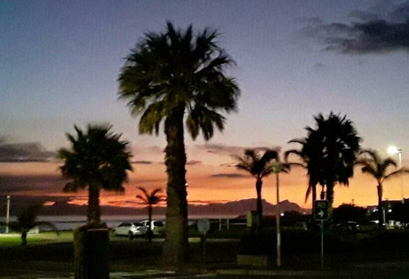 غرفة عائلية مطلّة علي البحر, Beach Haven Sea Views, Fritzandi, Strand, Cape Town