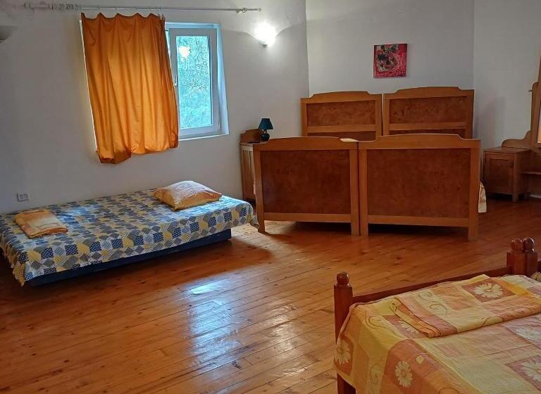 اتاق خانوادگی, Vila Maria Eca