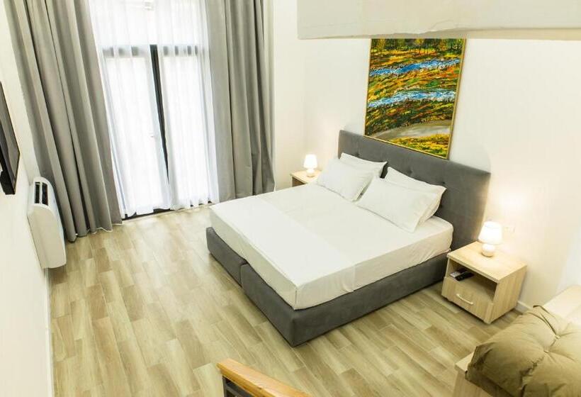 סטודיו דלוקס, Costa Del Sol