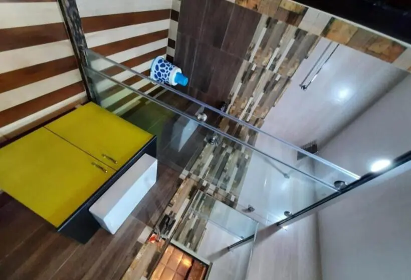 Habitació Superior, Swagat