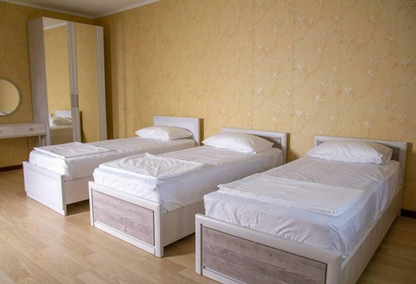 バスルーム共有のトリプルスタンダード, Apple Guesthouse