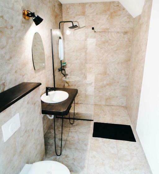 חדר סטנדרט לארבעה, Pensiunea Tara Codrului