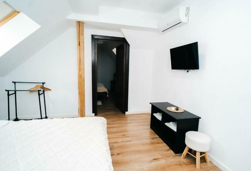 דירת שני חדרים, Pensiunea Tara Codrului