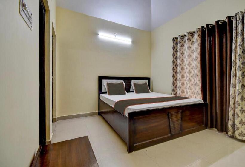 غرفة كلاسيكية ثلاثية, Collection O Paradise Oak Tree