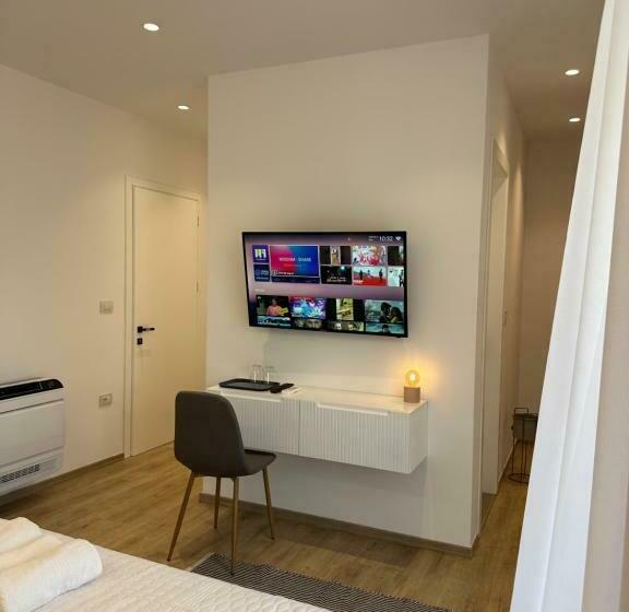 غرفة قياسية مطلّة علي حمام السباحة, Restaurant Natyra E Qetë