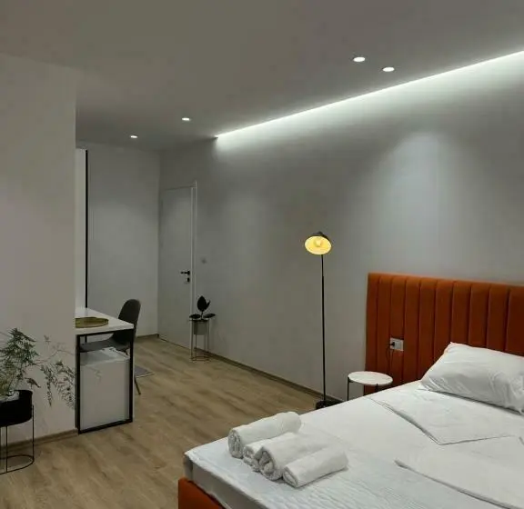 سوئیت با بالکن, Restaurant Natyra E Qetë