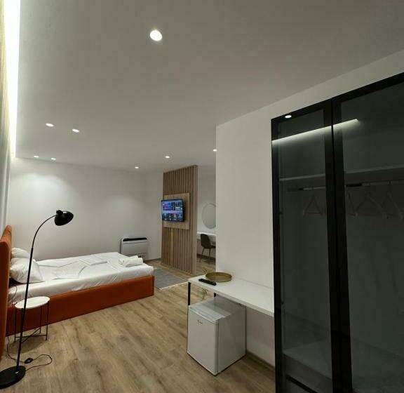 جناح مزوَّد بشرفة, Restaurant Natyra E Qetë