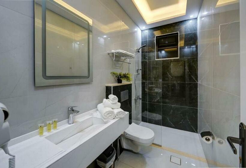 اتاق استاندارد چهار تخته, Three Palms Suites