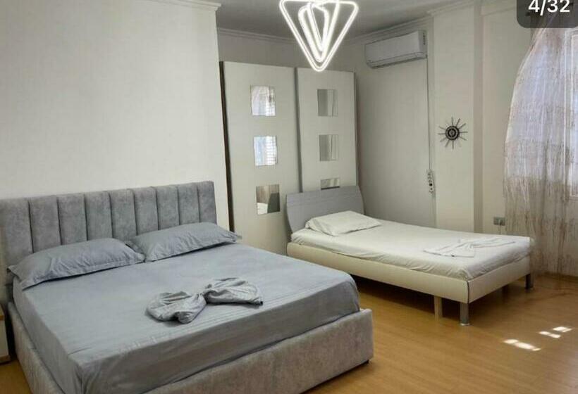 חדר דלוקס לשלושה, Albjona Guesthouse