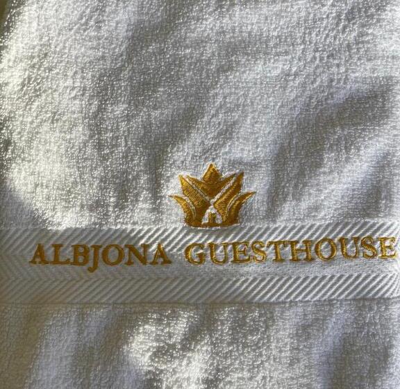 带阳台的豪华间, Albjona Guesthouse