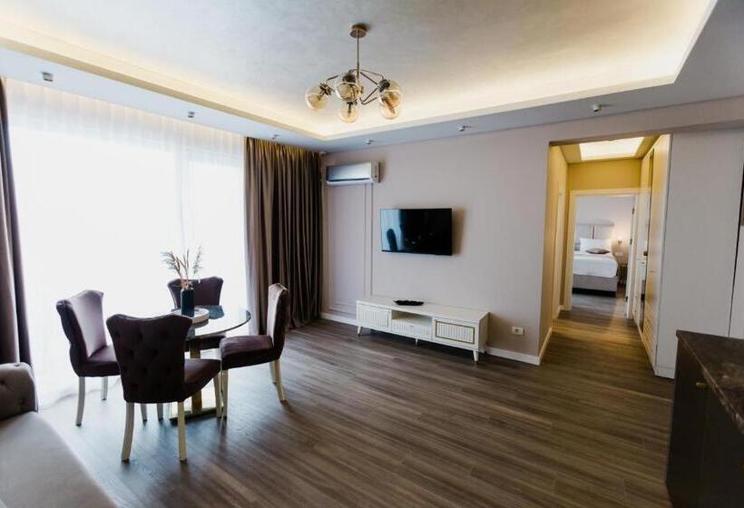 اتاق استاندارد با بالکن و چشم‌انداز دریا, Avangarde Sea Luxury Apartments