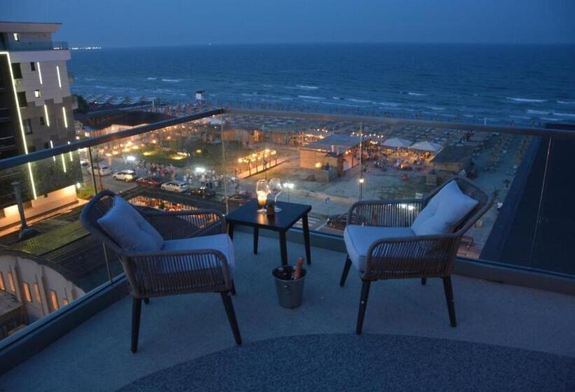 اتاق لوکس با بالکن و چشم‌انداز دریا, Avangarde Sea Luxury Apartments