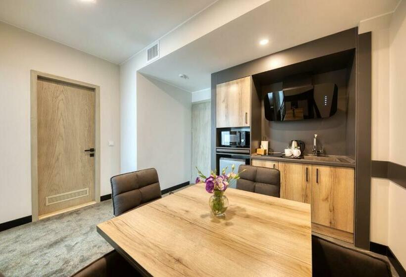 수피리어 트리플 룸, Expocore