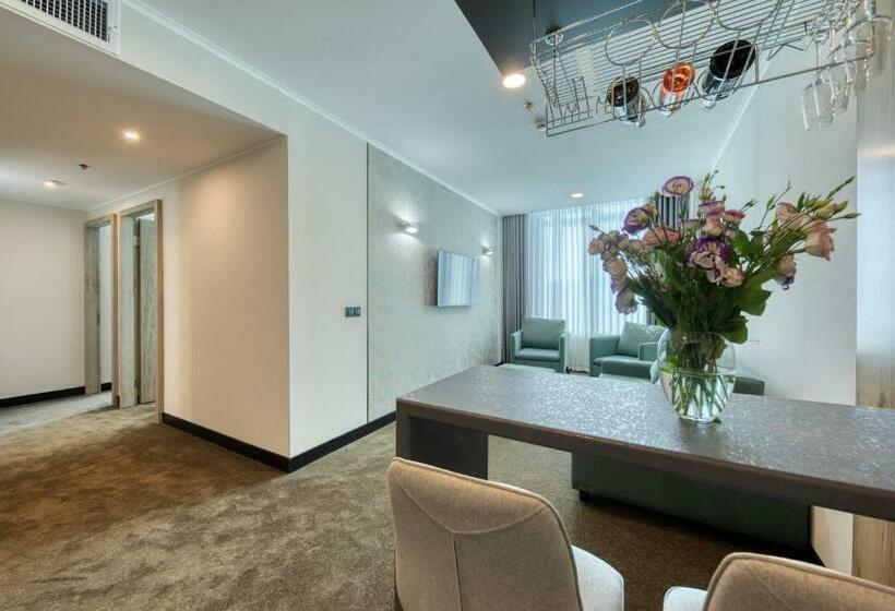 이그제큐티브 스위트, Expocore