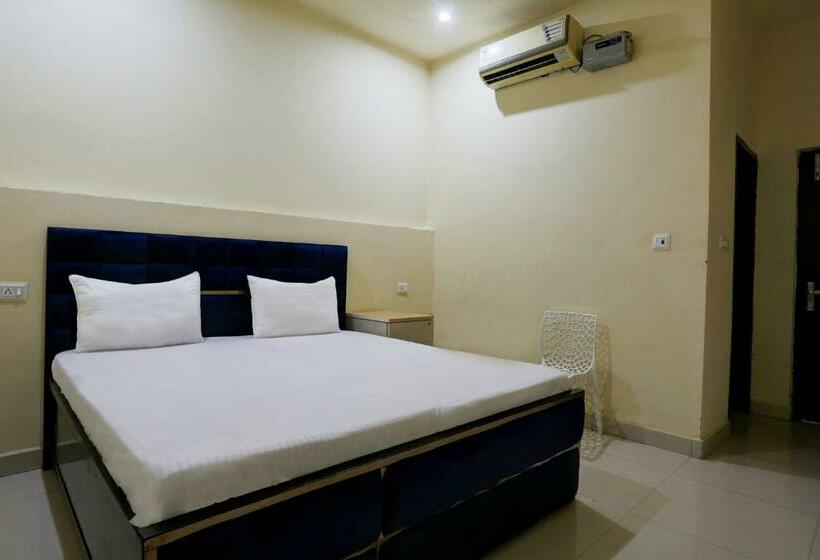 Quarto Triplo Clássico, Oyo Hello Home