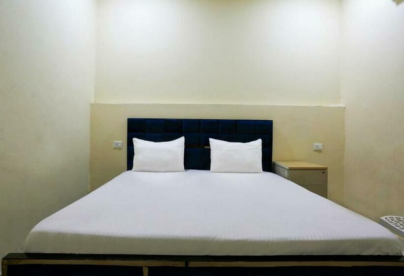 Quarto Triplo Clássico, Oyo Hello Home