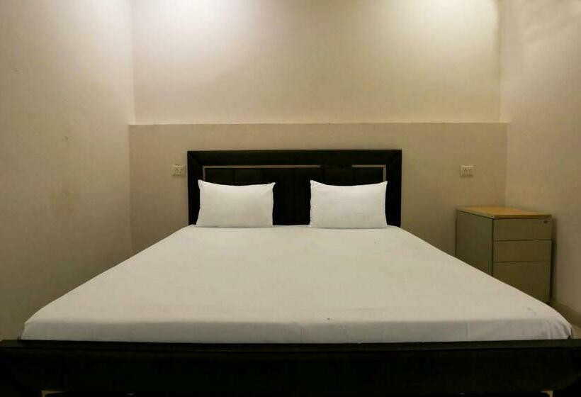 Quarto Triplo Clássico, Oyo Hello Home