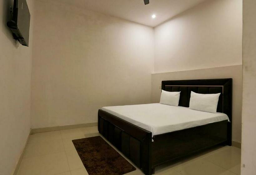 Quarto Triplo Clássico, Oyo Hello Home