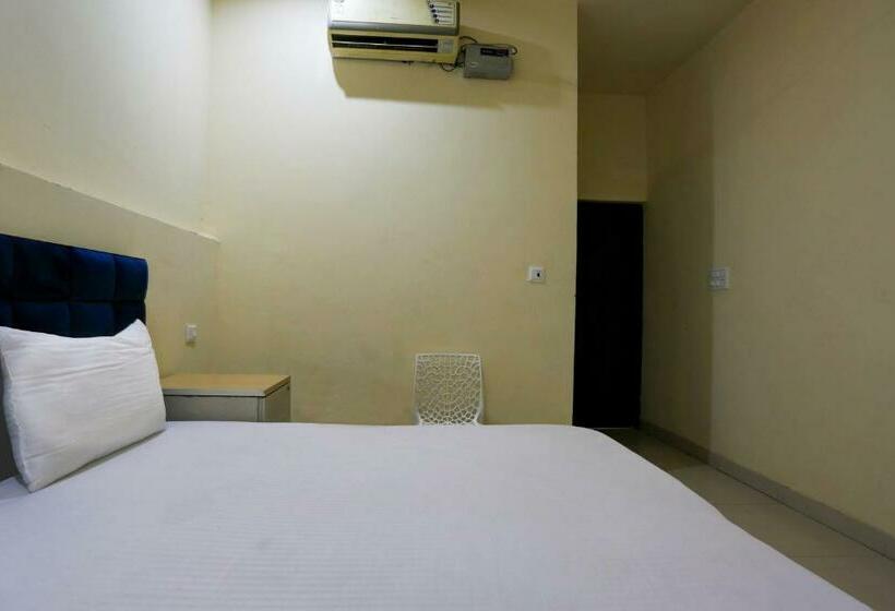 Quarto Triplo Clássico, Oyo Hello Home