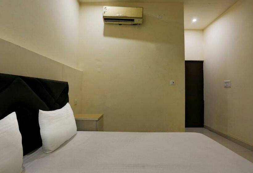 Quarto Triplo Clássico, Oyo Hello Home