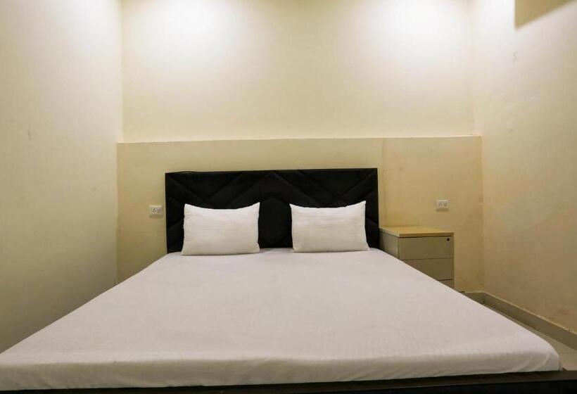 Quarto Triplo Clássico, Oyo Hello Home