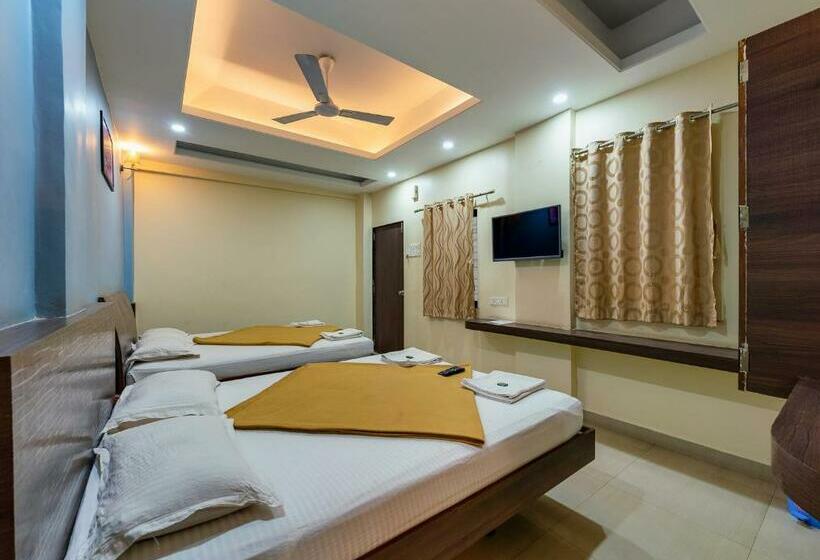 חדר סטנדרט לשלושה, Radhakrishna Couple Friendly