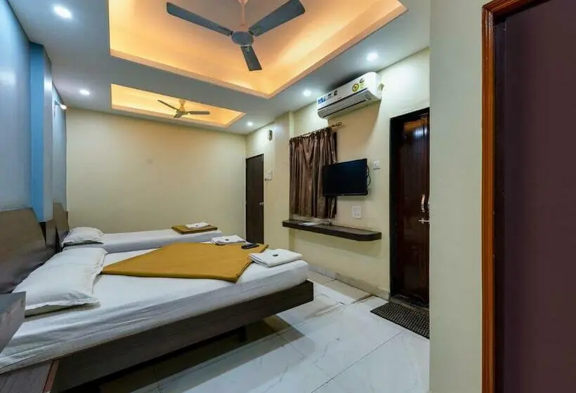 Quarto Triplo Superior, Radhakrishna Couple Friendly