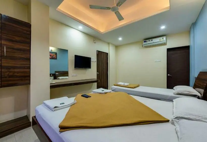 Quarto Triplo Superior, Radhakrishna Couple Friendly