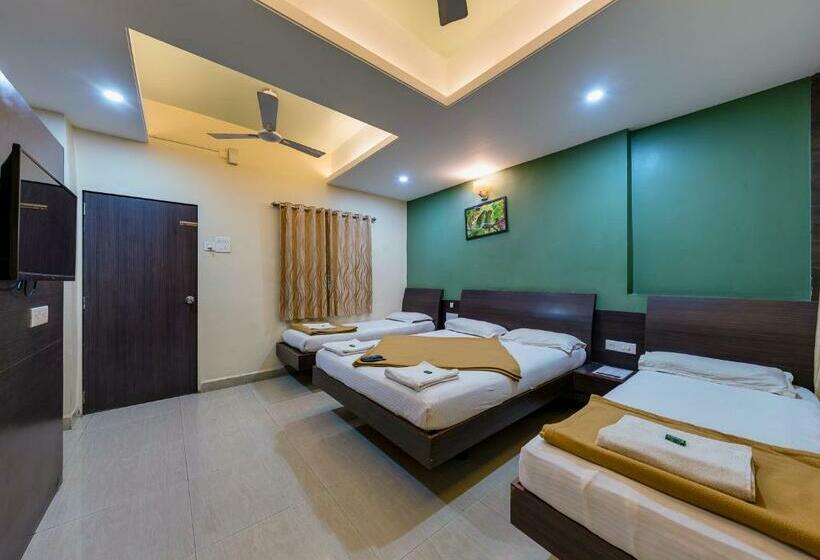 חדר סטנדרט לארבעה, Radhakrishna Couple Friendly