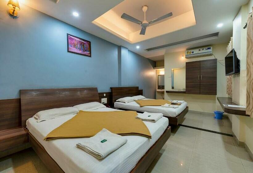 חדר סטנדרט לארבעה, Radhakrishna Couple Friendly