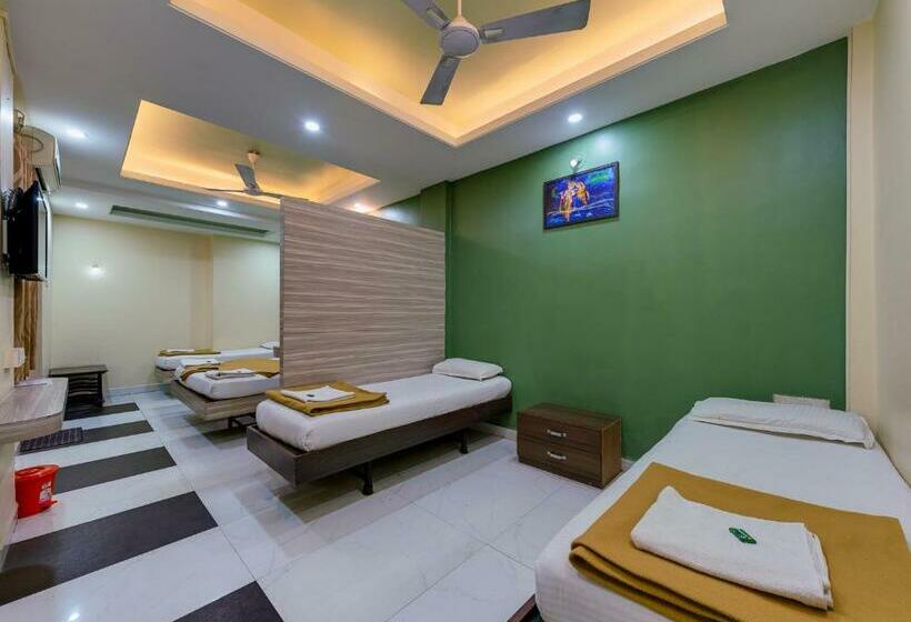 חדר משפחתי, Radhakrishna Couple Friendly