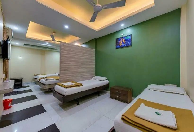 Quarto Familiar, Radhakrishna Couple Friendly
