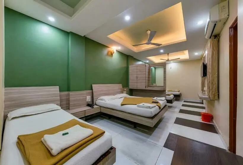 Quarto Familiar, Radhakrishna Couple Friendly