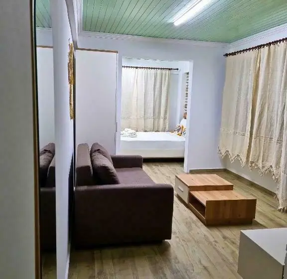 庭の見える１ベッドルームアパートメント, Paradise İmroz Butik Otel
