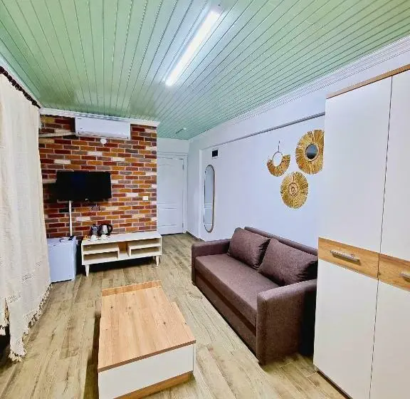 庭の見える１ベッドルームアパートメント, Paradise İmroz Butik Otel