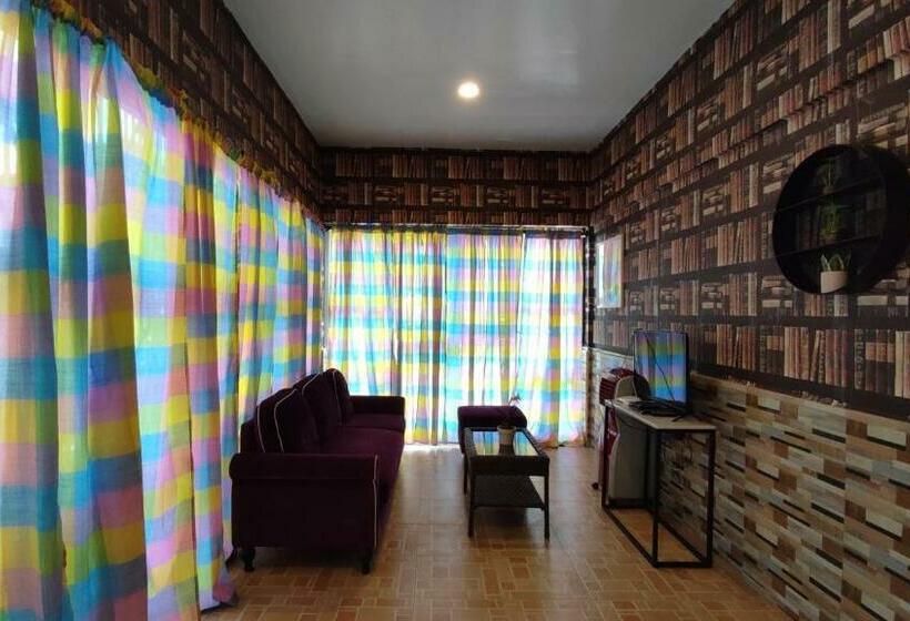 נוף לבריכה, Margie S Place And Coffee Shop Inc