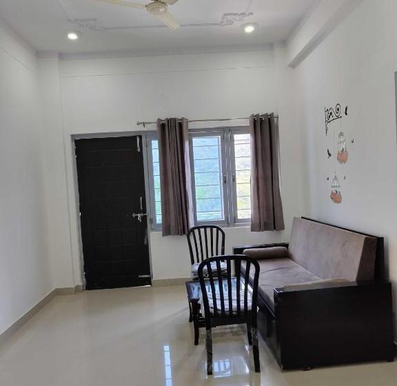 Номер Стандарт, Oyo Komfy Stayz