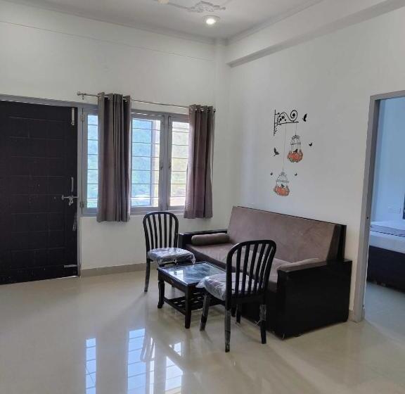 Номер Стандарт, Oyo Komfy Stayz