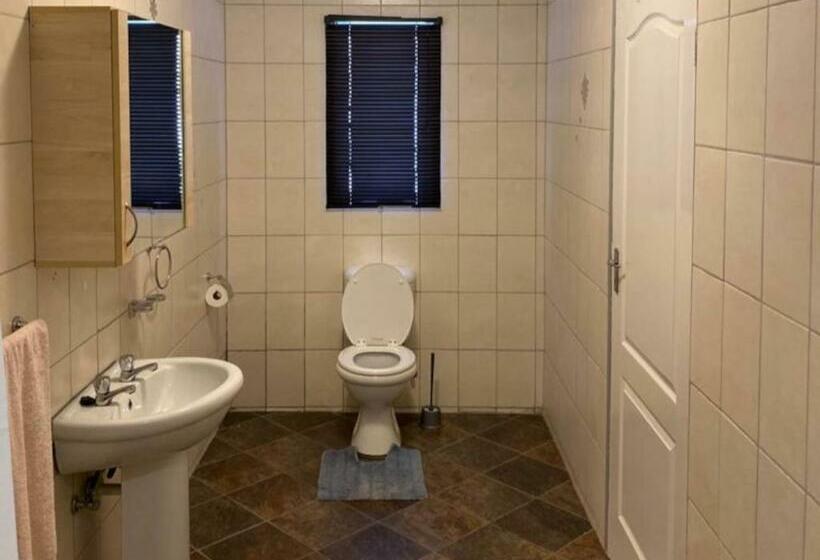 کلبه ییلاقی, The Meer Guesthouse & Self Catering