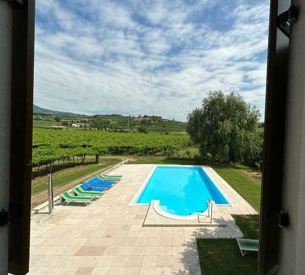 プールの見えるスタンダードトリプルルーム, Agriturismo Fioravante