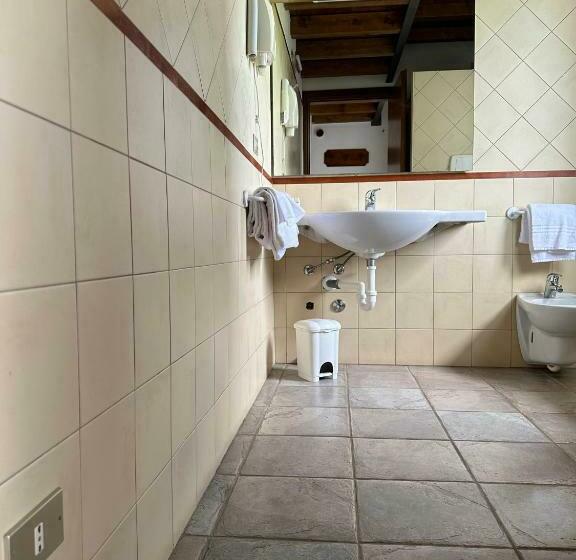 プールの見えるスタンダードトリプルルーム, Agriturismo Fioravante