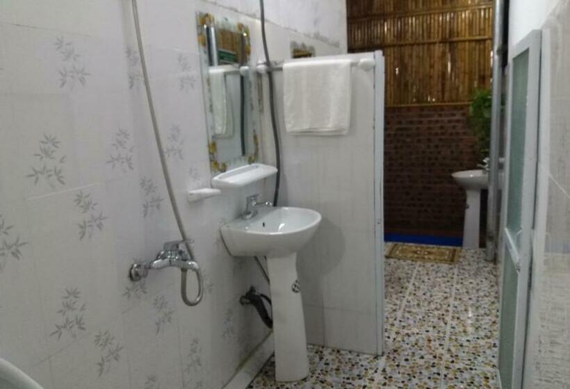 اتاق استاندارد سه تخته با سرویس بهداشتی مشترک, Hoalu Backpacker Homestay