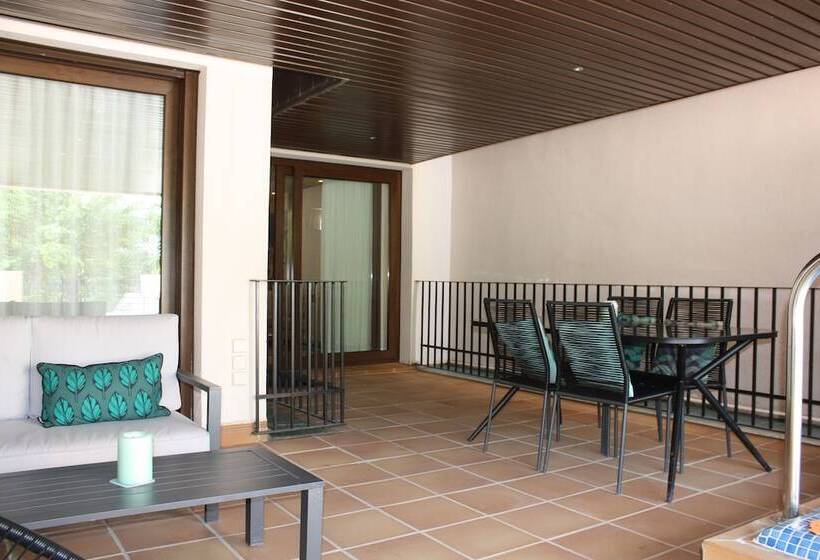 Апартаменты 2 Спальни с Бассейном, Bahía Boutique Apartments